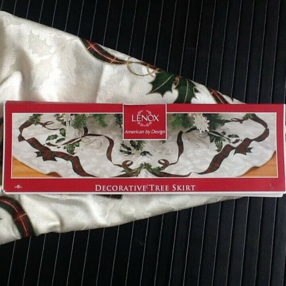 brand new Lenox Christmas Holiday Nouveau Damask approx. 60" Round Tree Skirt - Picture 9 of 12